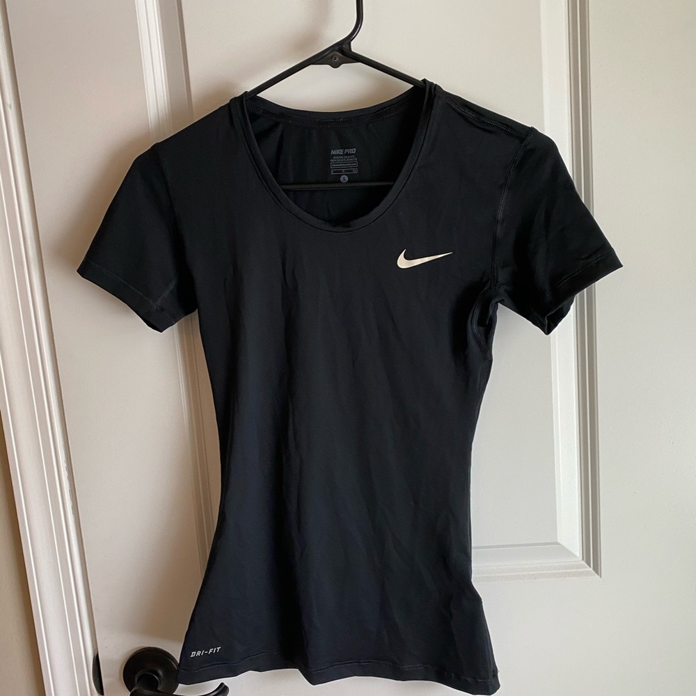 Nike pro work out top